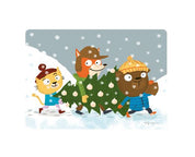Die Postkarte Weihnachtsfreunde im Schneegestöber von buchenblau zeigt eine Katze, einen Fuchs und einen Bären in Winterkleidung, die einen mit Weihnachtsschmuck geschmückten Weihnachtsbaum durch das verschneite Wetter tragen. Diese bezaubernde DIN A6-Karte passt perfekt zur Weihnachtszeit.